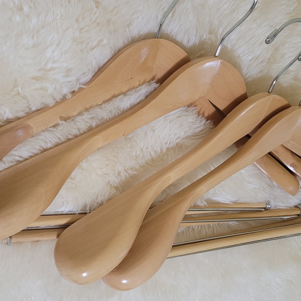 BNIB large shoulder premium wooden hangers 4-pack
